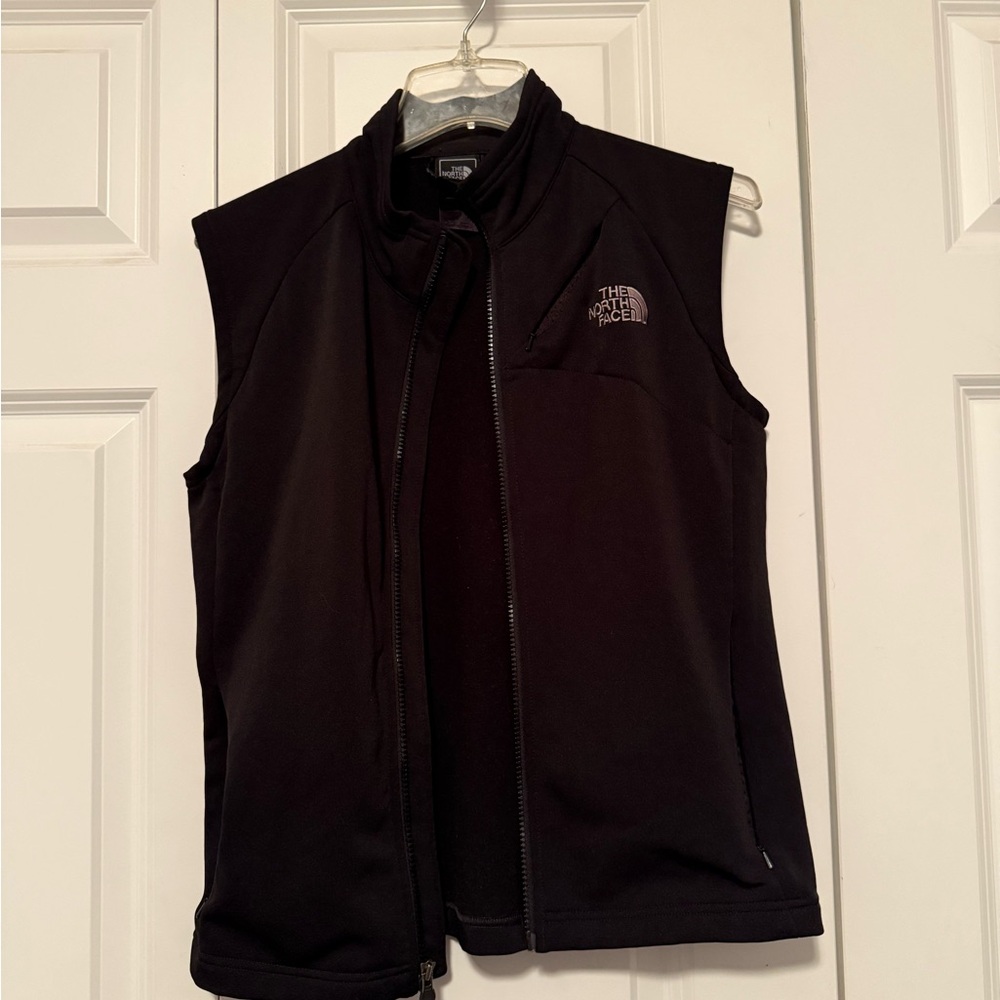The North Face Black Fleece Vest Sleeveless Design
